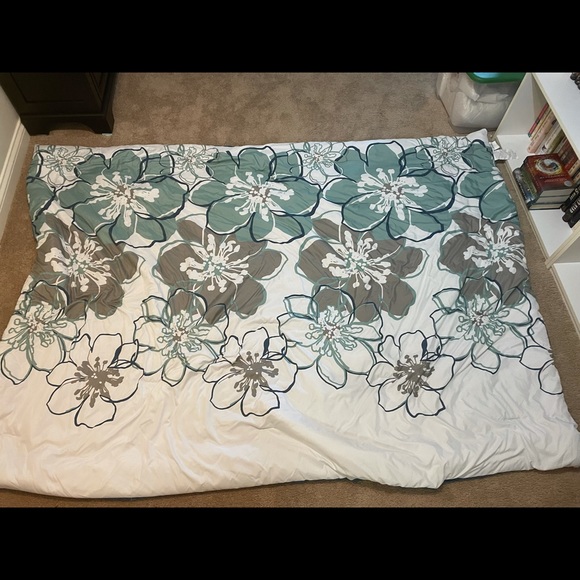 2 Sided Twin XL Comforter Set - Picture 4 of 6